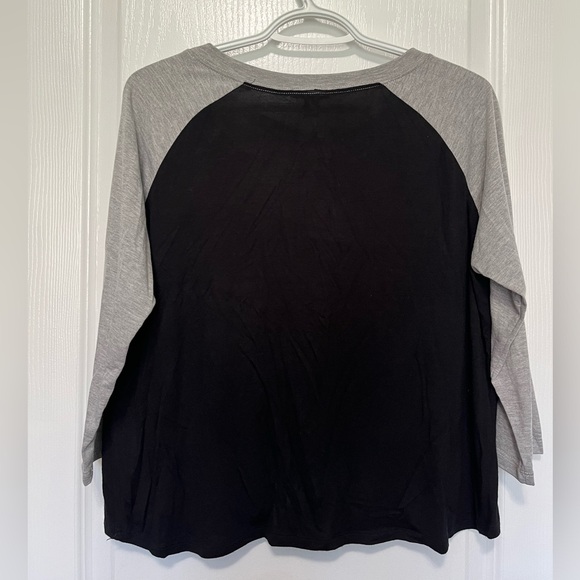 Black and grey mid sleeve baseball tee with front pocket - Picture 3 of 4